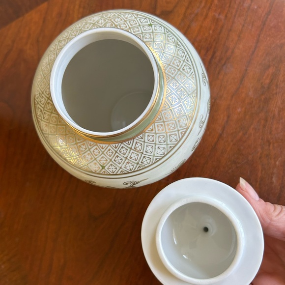 Vintage Andrea Asian green , gold lotus pattern lidded ginger jar - Picture 3 of 4